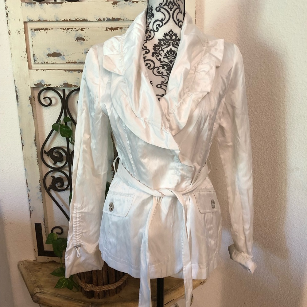 White House black market white silky jacket, NWT
